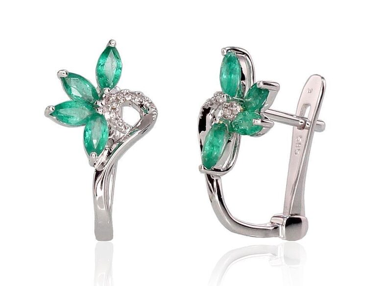 Zelta auskari ar smaragdu un briljantiem, “angļu” slēdzējs – 585° baltais zelts