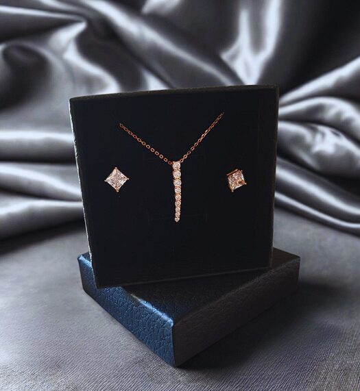 Sidabrinis papuošalų komplektas su cirkoniais – kaklo vėrinys ir auskarai, 925 sidabras su raudono aukso danga