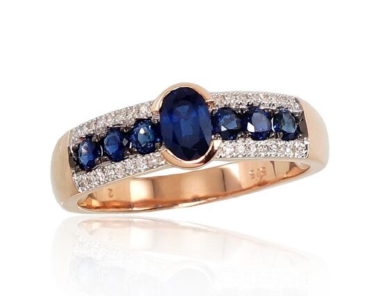 Zelta gredzens ar safīru un briljantiem – 585° sarkanais zelts ar rodija pārklājumu, 19. izm.