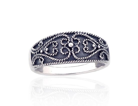 Sudraba gredzens ar oksidētu pārklājumu – 925° sudrabs, 17.5 izm.