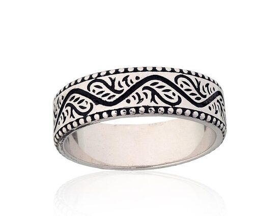 Sudraba gredzens – 925° sudrabs ar oksīda pārklājumu, 17.5 izm.