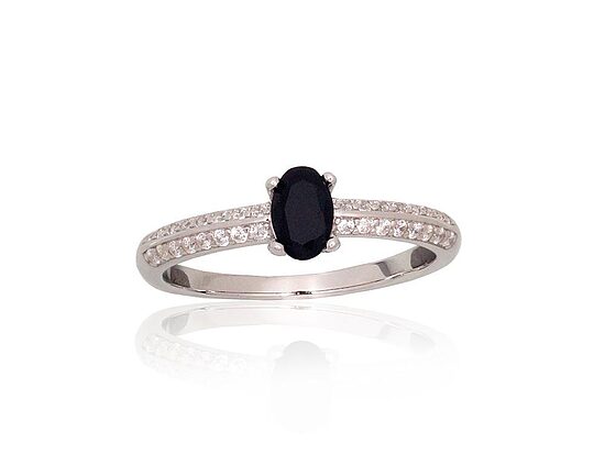 Серебряное кольцо с чёрным цирконом, размер 17,5
