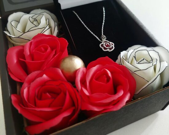 Sudrabu rotu komplekts "Sarkanā Roze" ar cirkoniem