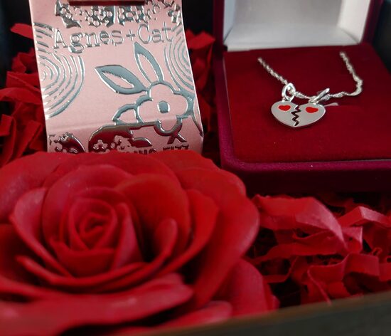 Dovana moteriai „Spindinčios Širdelės“