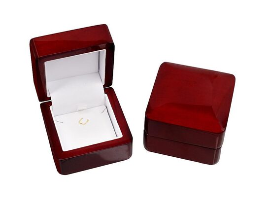 Prabangi dovanų dėžutė pakabukui su grandinėle arba auskarams, ruda