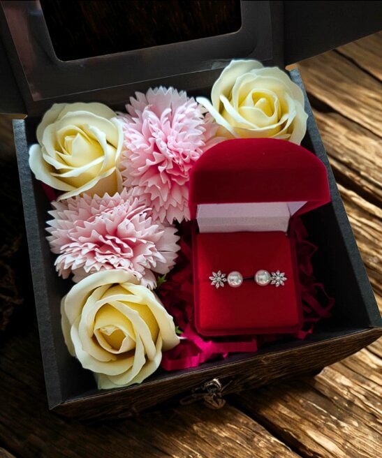 Gift Set with Pearl Earrings and Soap Flowers in a Velvet Box