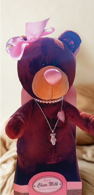 Dovanų Rinkinys Mergaitėms – Meškiukas Milk ir Sidabrinis Pakabukas su Širdelėmis