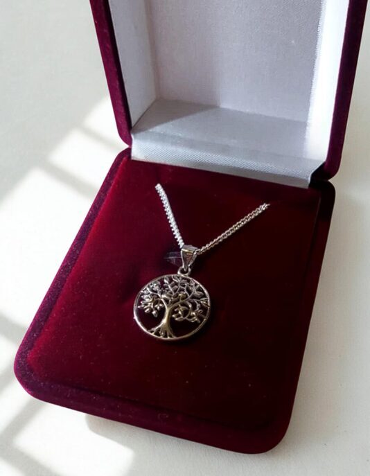 Sidabro kaklo papuošalas „Gyvybės medis“ – pakabukas ir grandinėlė | Aksominė dėžutė