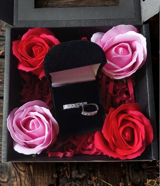 Gift Set with Silver Earrings and Soap Roses in an Elegant Box