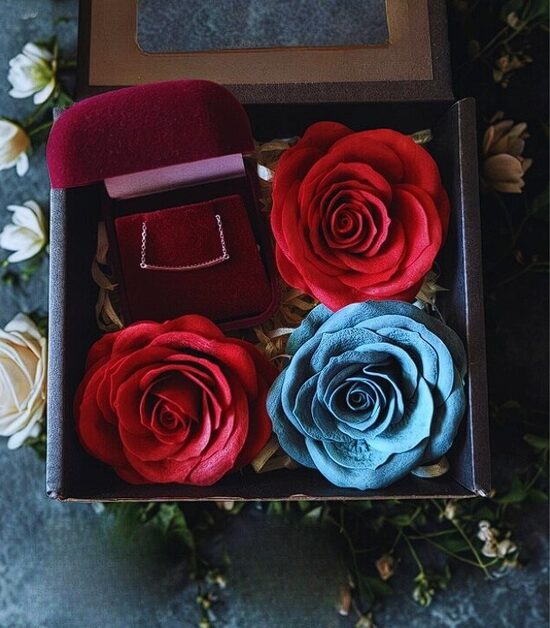 Women’s Gift Set – Silver Bracelet with Zirconia and Soap Flowers