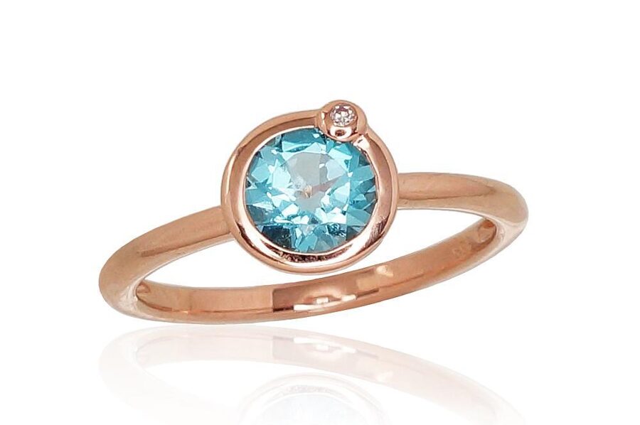 Женское кольцо с голубым топазом и бриллиантом – красное золото 585°, размер 17