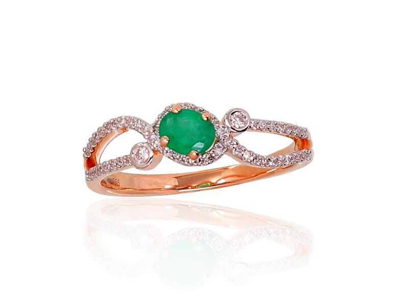 Zelta gredzens ar smaragdu un briljantiem, 585° sarkanais zelts, rodija pārklājums 17,5 izm.