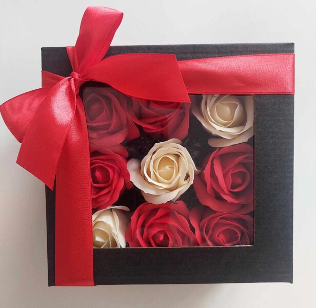 Bath Flowers in a Box – 9 Roses - Red Cream