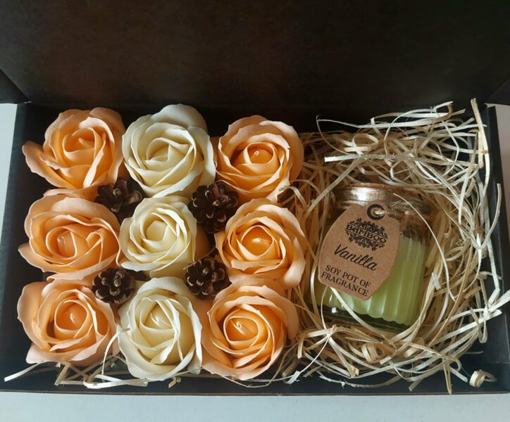 Christmas Gift - Vanilla Winter Magic | Soap Roses and Soy Candle Set