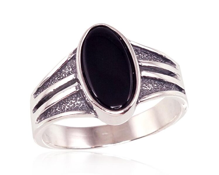 Sidabrinis žiedas su oniksu – 925°, oksiduotas, dydis 17