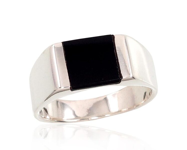Мужское серебряное кольцо с ониксом, размер 20,5