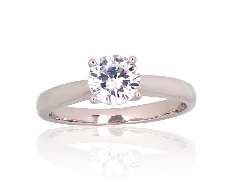 Sudraba saderināšanās gredzens ar cirkoniem 17 izm. – 925°, rodija pārklājums