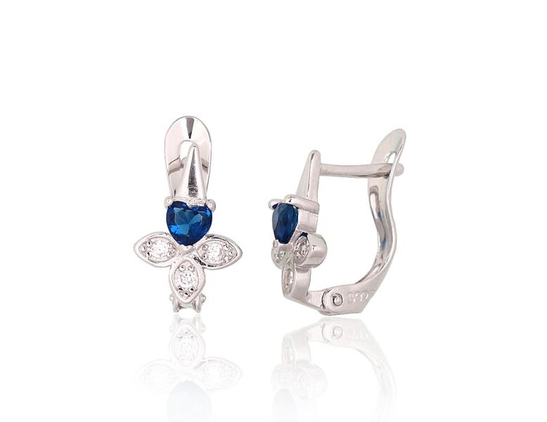 Vaikiški sidabriniai auskarai su „anglišku“ užsegimu ir mėlyno cirkonio širdute