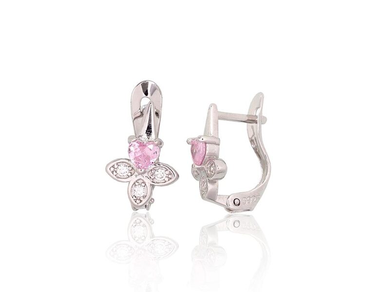 Vaikiški sidabriniai auskarai su „anglišku“ užsegimu ir švelniai rožinio cirkonio širdute