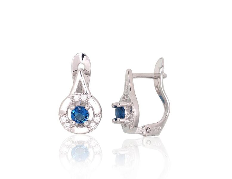 Vaikiški sidabriniai auskarai su „anglišku“ užsegimu ir mėlynais cirkoniais