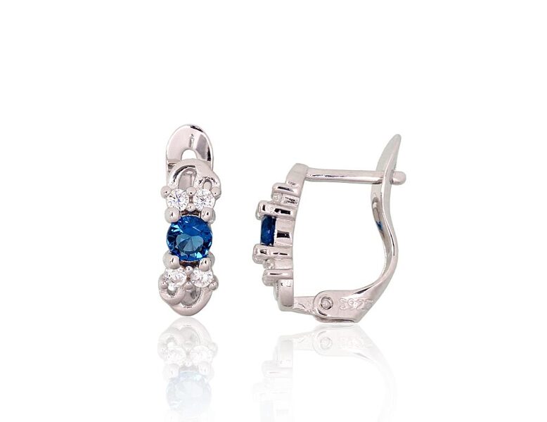 Vaikiški sidabriniai auskarai su „anglišku“ užsegimu ir mėlynais cirkoniais