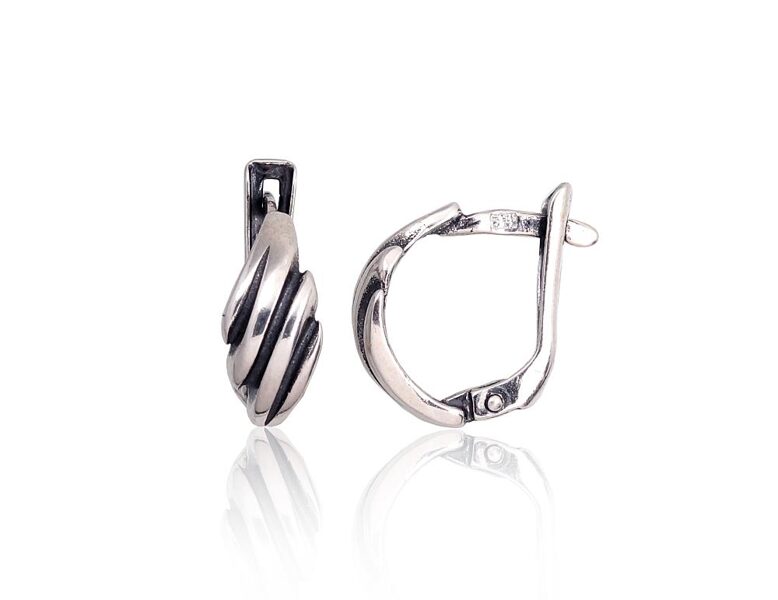 Серебряные серьги с «английским» замком и оксидированным покрытием