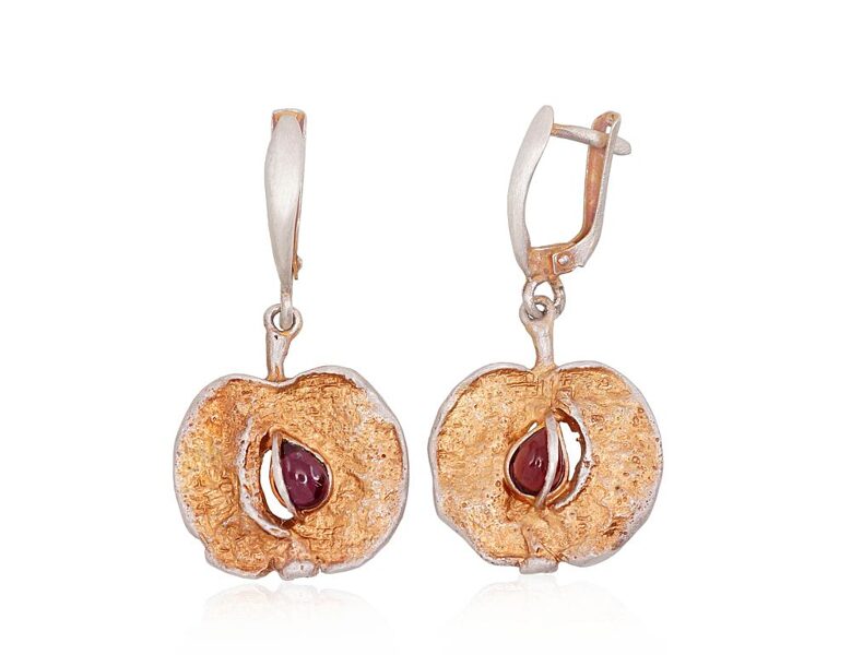 Silver earrings with English lock and garnet, oxidized, 925° (40 mm)