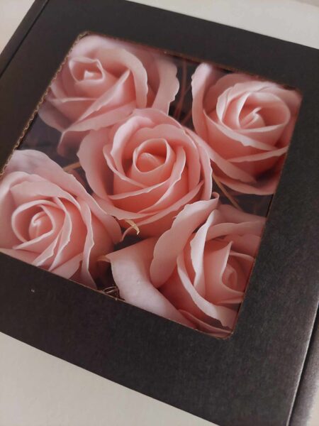 Gift for Women: Pink Bath Roses Set