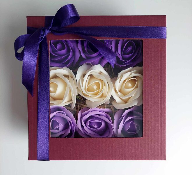 Bath Flowers in a Box - 9 Roses - Lavender/Cream