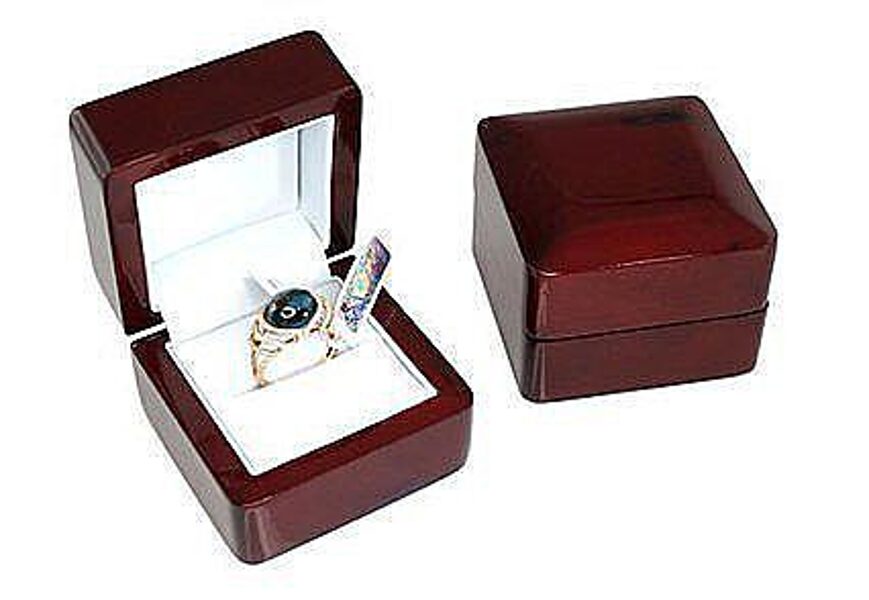 Ekskluzīva dāvanu kārbiņa gredzenam vai auskariem, brūna