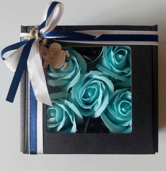Įmonių dovanos - Padėkos dovanų rinkinys | Šviesiai mėlynų muilo gėlių dėžutė su kankorėžiu!