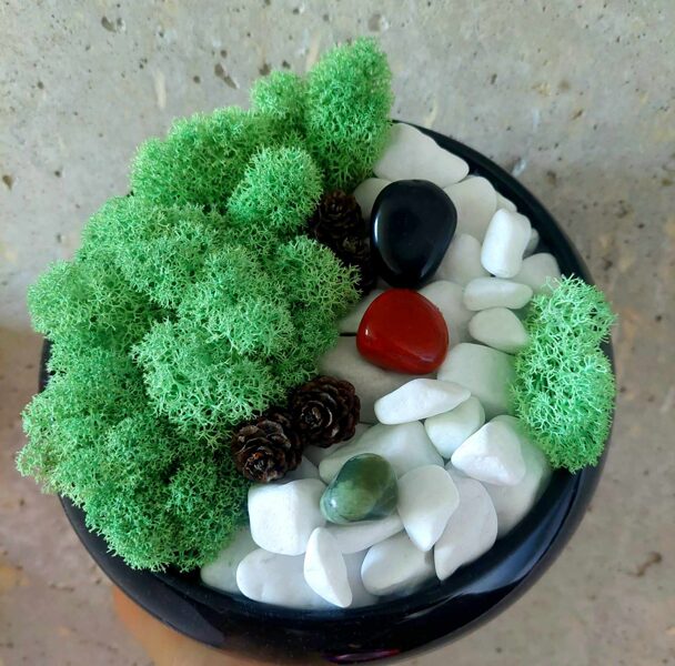 Table Decor with Stabilized Moss and Decorative Stones