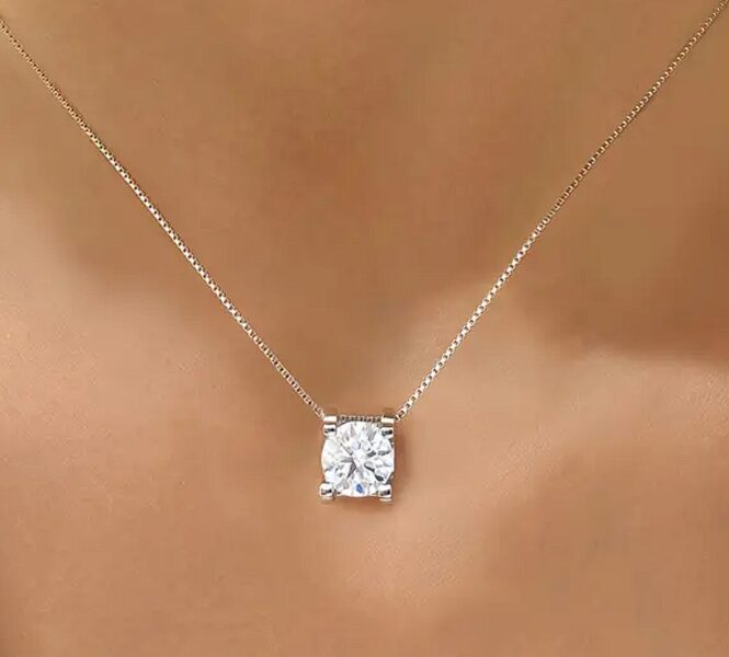 Elegant Silver Necklace with Moissanite