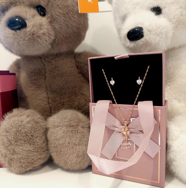 Романтический подарочный набор с серебряными украшениями