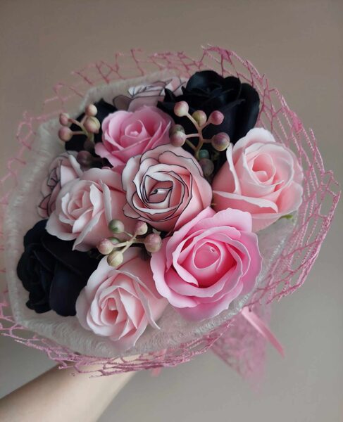 Dāvana absolventam vannas ziedi 11 gab. rozā melns