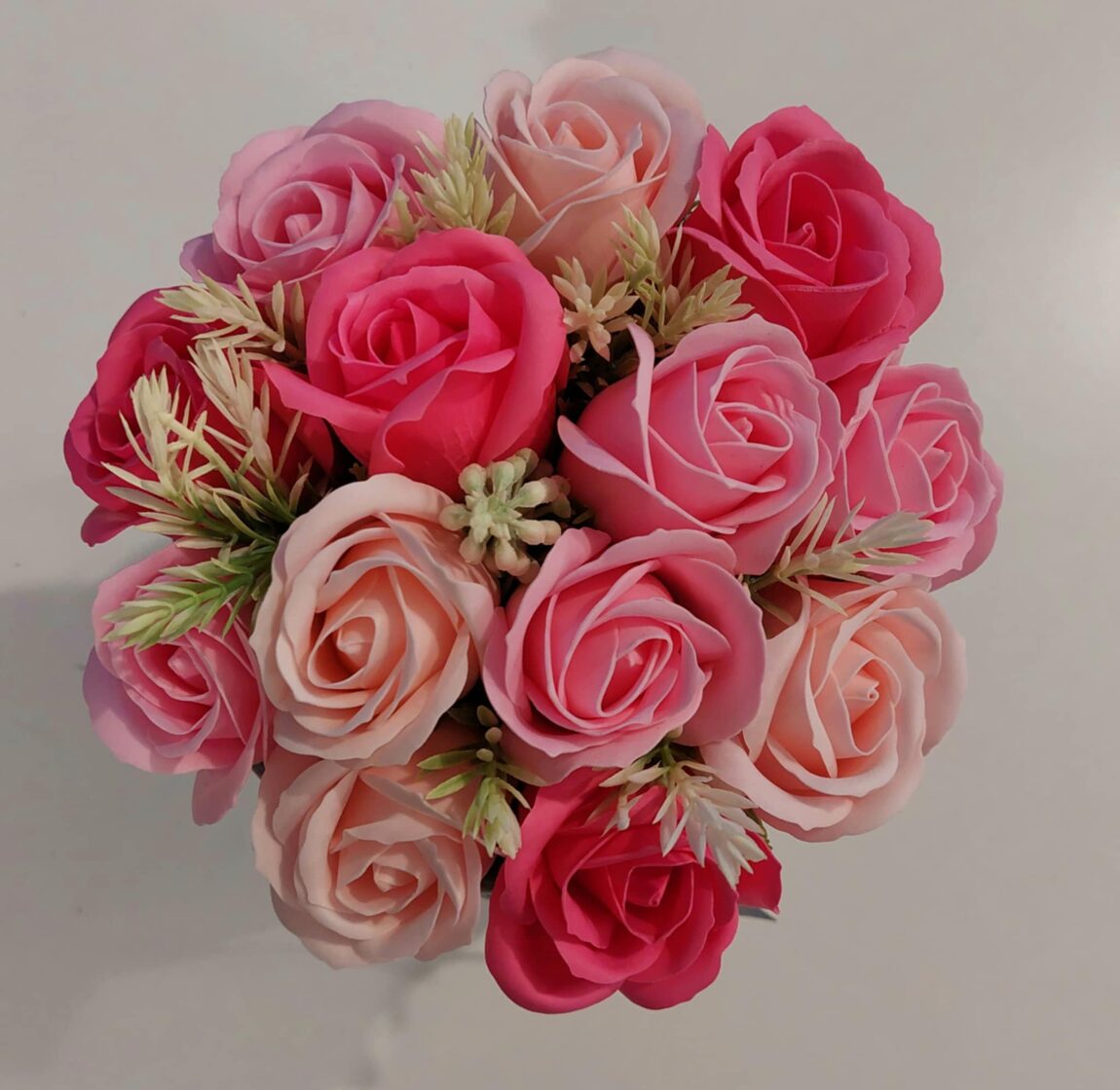 Muilo gėlės puokštėse ir stalo dekoruose