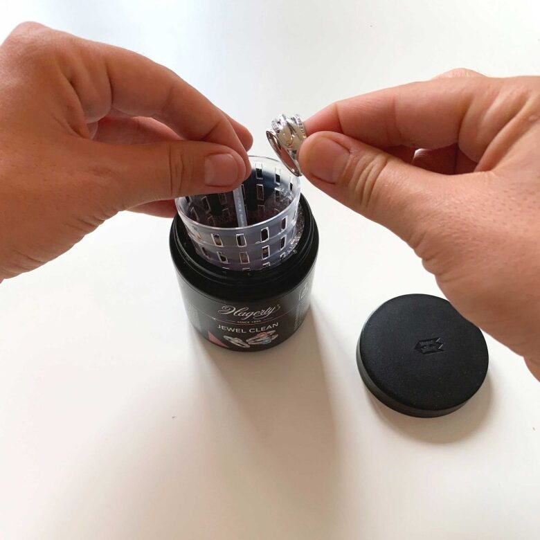 rotaslietu-tirisana-sudraba-zelta-auskari-kopsana